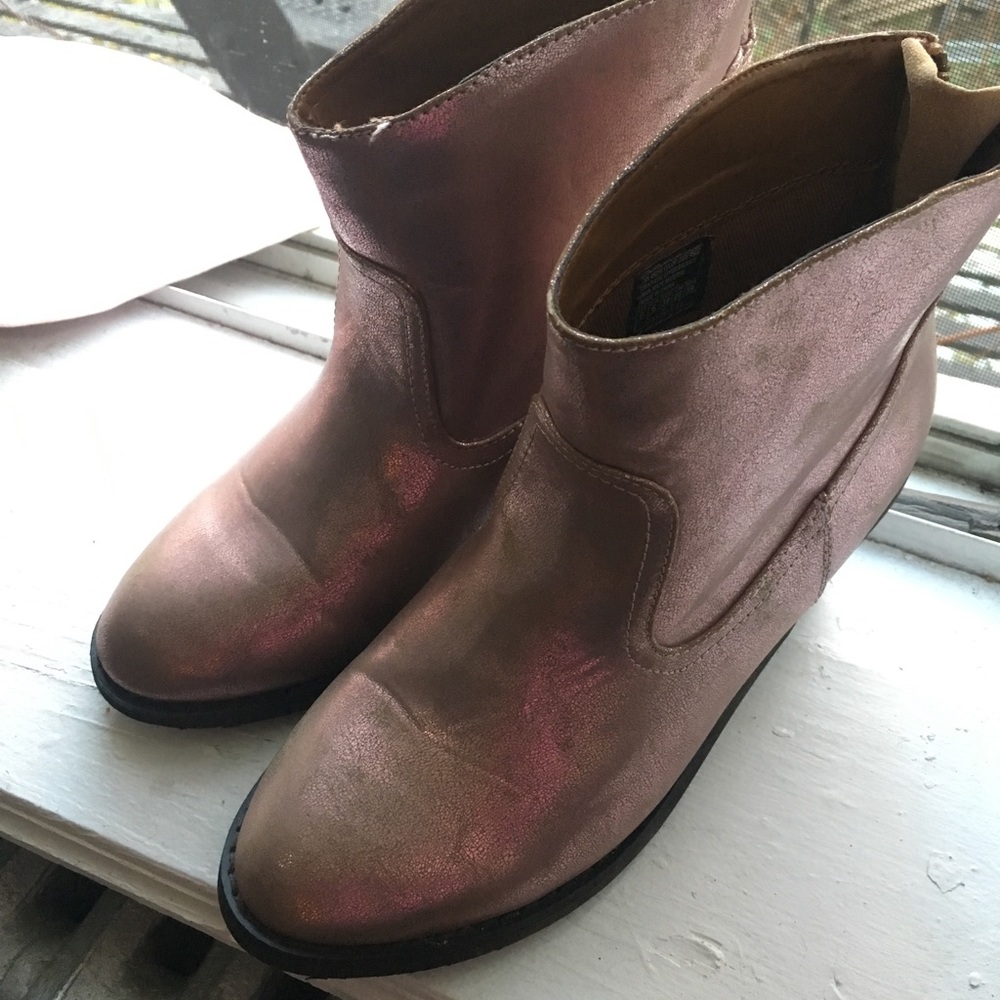 Pink Skechers zip up boots size 9